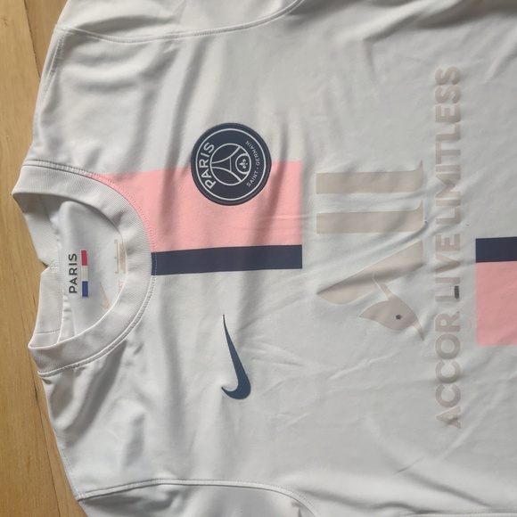 Paris Saint-Germain White and Pink Jersey - Picture 2 of 15